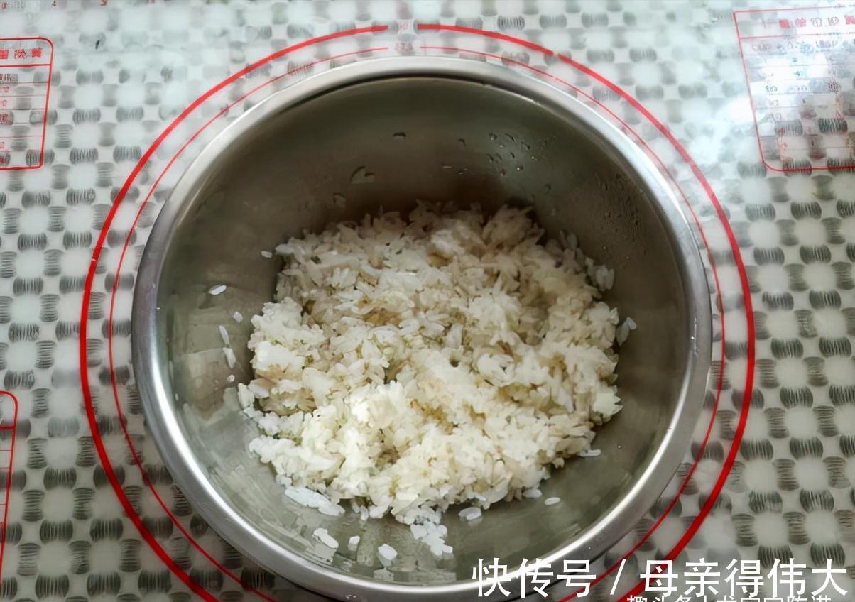 米饭最好吃的做法,一口一个香喷喷,端上桌三分钟准抢光