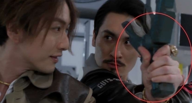 泽塔升华器|特利迦奥特曼:泽塔回归被封号,圣彰人为遥辉打造新装备!