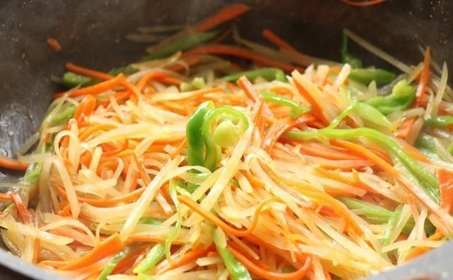 土豆和面粉这样做太好了,做一次馋一次,管饱更营养,家庭必备