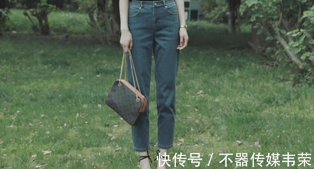 时尚|经久不衰的时尚单品牛仔裤，怎样穿搭好看？3个方法接地气又时髦