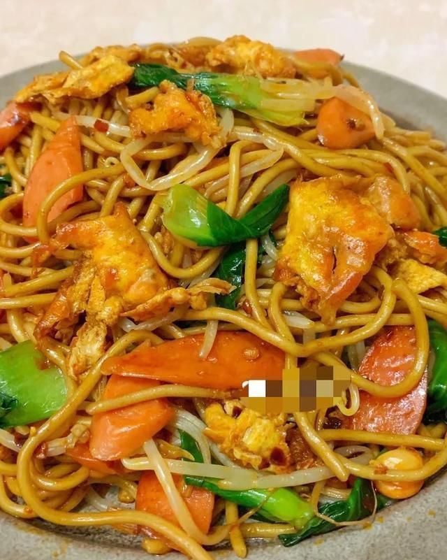 路边摊上偷学来的炒面做法学会它可以去摆摊了,哈哈