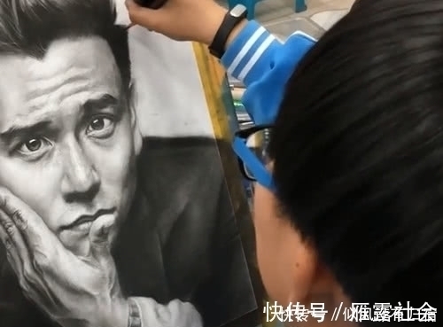 写实&小学生画超写实彭于晏,看到手背青筋时,网友:艺考满分!