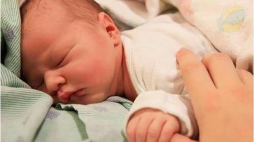 宝妈|新生儿宝宝在满月前,大多能解锁这些技能,你家孩子“及格”没?