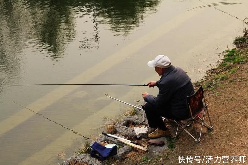 钓鱼|为什么越来越多的中老年人对钓鱼上瘾？为了吃鱼吗？原因有四