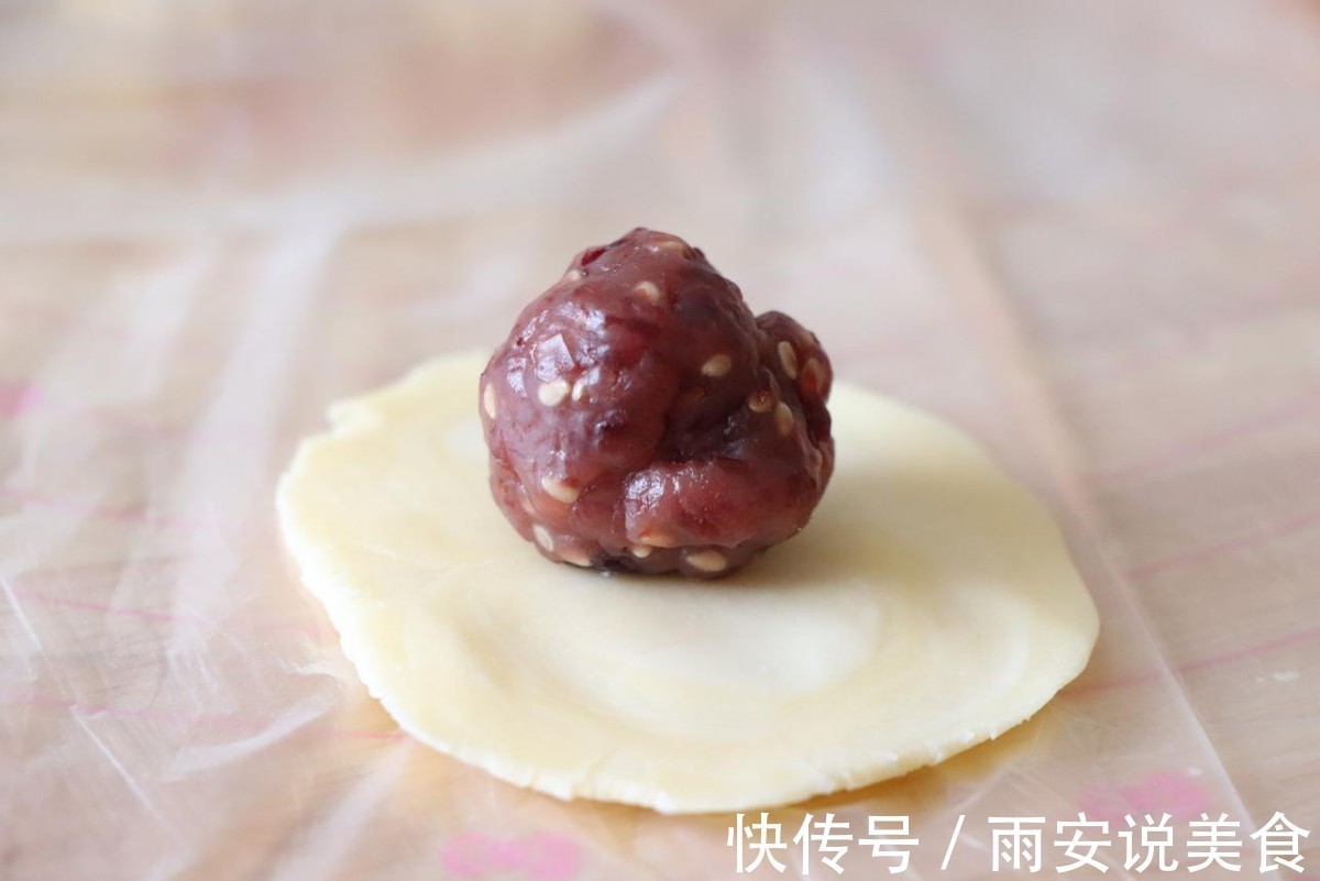 家庭版的老婆饼做法简单，果味十足，香气浓郁