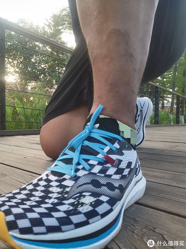 三兄弟|享受“风驰电掣”的感觉——Saucony Endorphin Pro 啡鹏2 碳板跑鞋测评