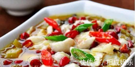 一些不油腻的家常菜是美味的，它们又嫩又多汁，它们是在家里做的