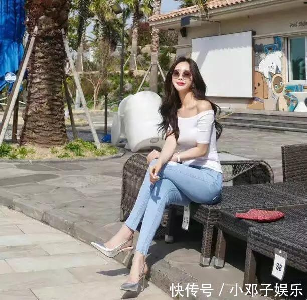 清新|美女长发披肩,这样穿清新又自然,化身文艺复古女神