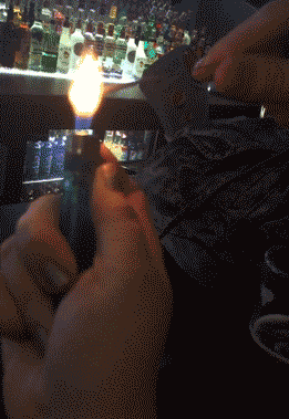 |搞笑GIF：好玩是好玩 就是有点费舌头