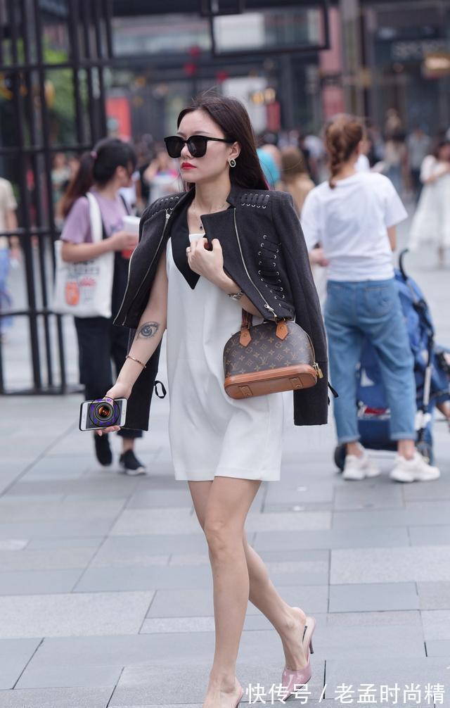 夹克衫|南方城市的冬天,美女不仅穿裙子、还穿穆勒鞋,演绎摩登不怕冷