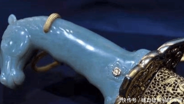 故宫|乾隆皇帝的宝刀再次出现, 拍出4000万天价, 专家: 这种刀故宫还有50把