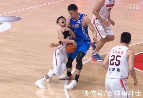 外线|雪上加霜?徐杰受伤离场,杜锋已无人可用,全队外线12投仅2中