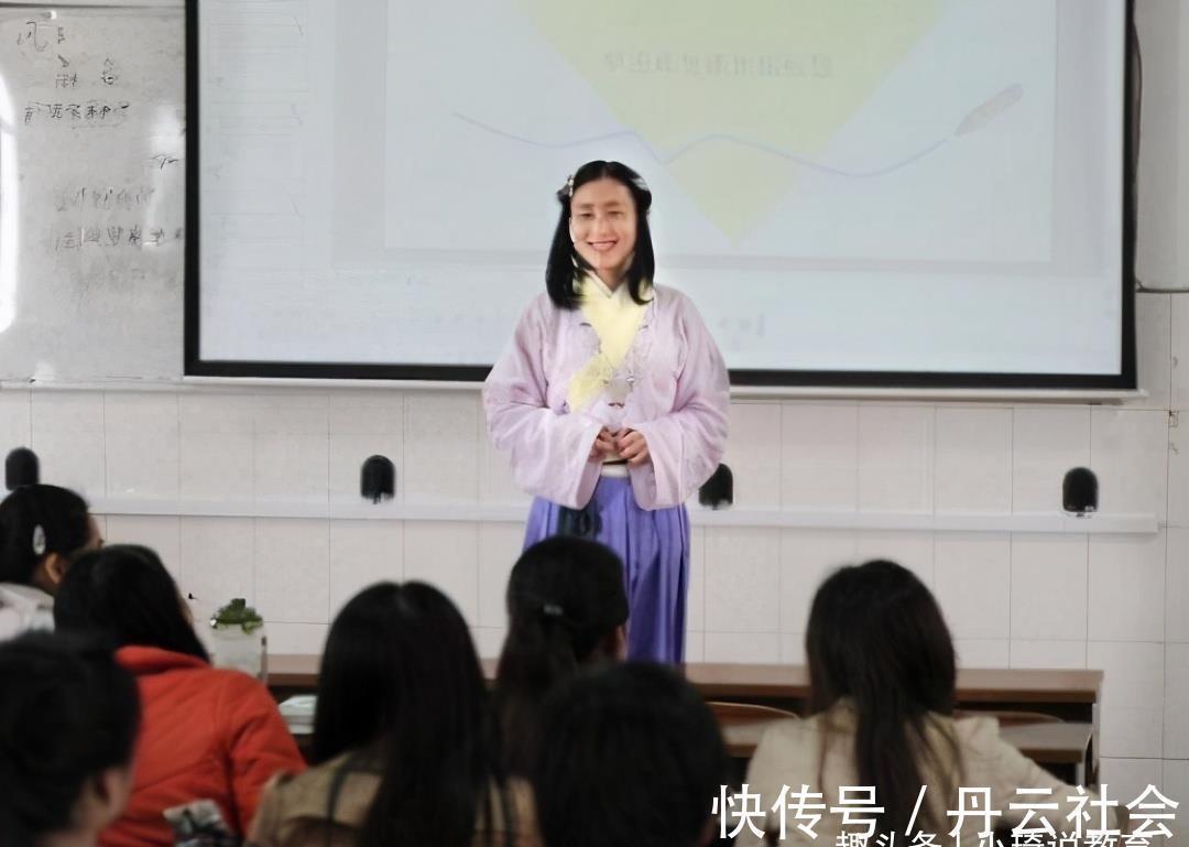 穿着汉服&各科老师穿汉服上课,数学老师风流倜傥,历史老师却酷似武大郎