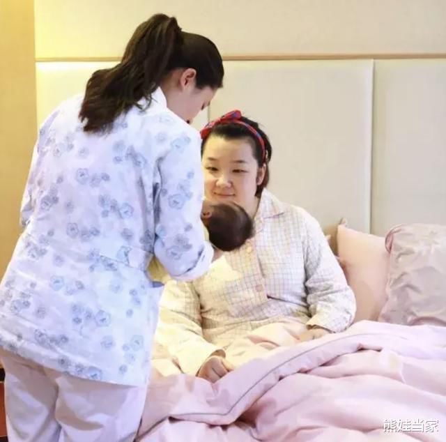 独自一人|孕妇深夜生二胎,女儿独自一人在产房外等候,护士询问后哽咽