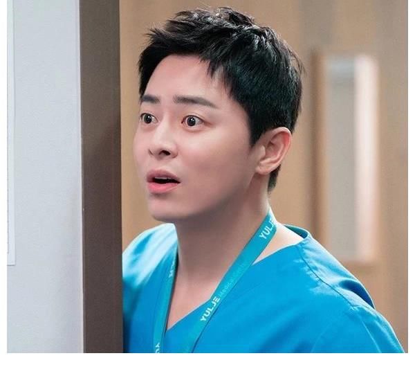 劉在石連續(xù)4年奪韓國(guó)年度最喜愛藝人冠軍，并成為年度六大人物