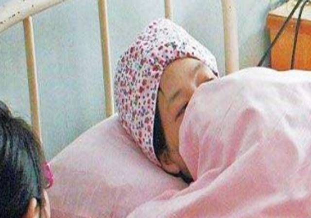 婆婆|产妇成功生下龙凤胎,全家围着宝宝开心,医生看着产妇却叹了口气