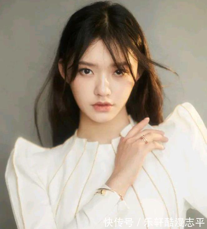 何炅|《極限挑戰(zhàn)寶藏行》開播,何洛洛真名上熱搜,曾被誤會是何炅親戚