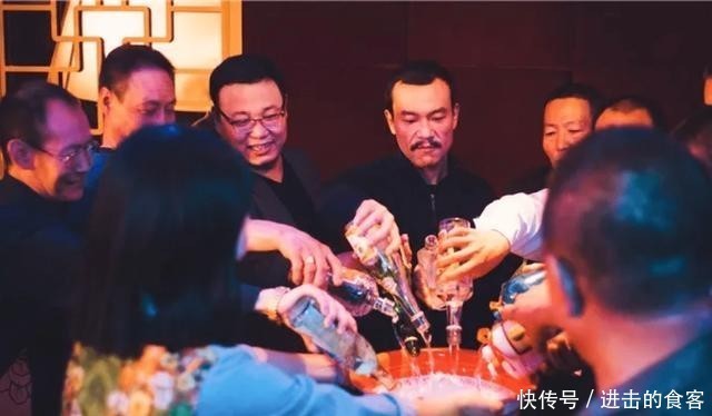 酒桌|我国酒量最好的省份，东北人都喝不过，吃饭顿顿少不了