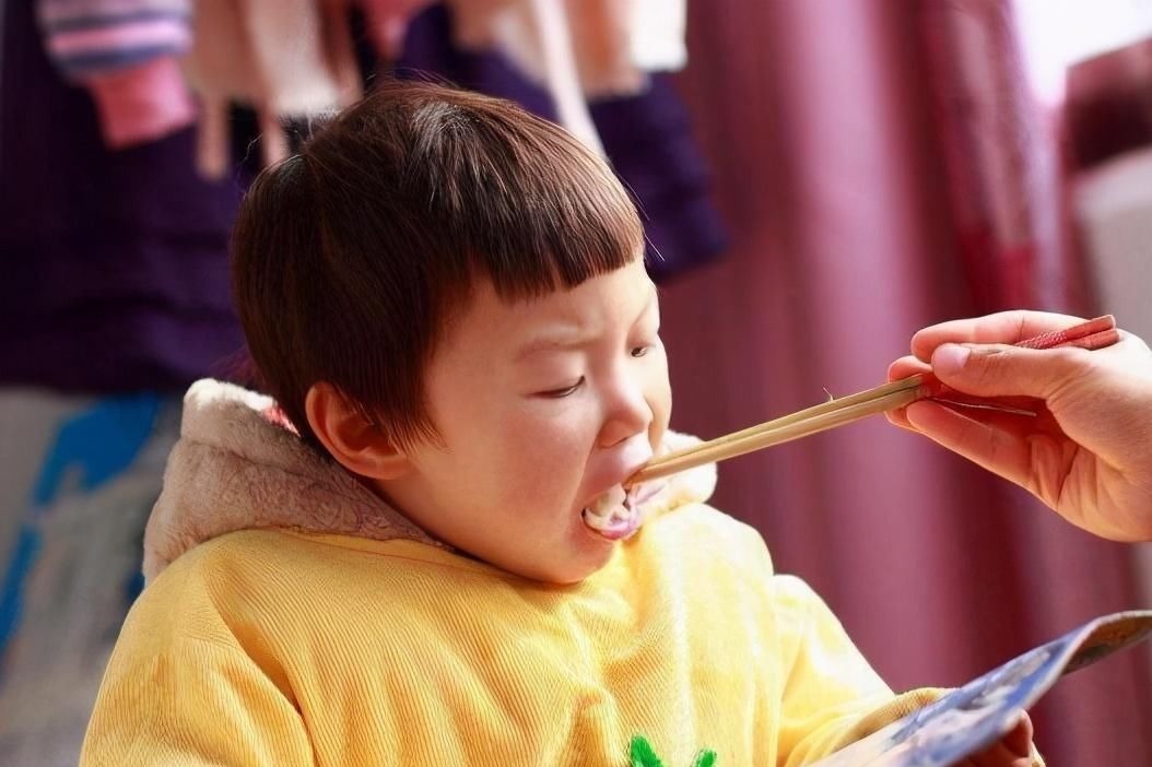 食物|这4种食物,堪称脾虚“加速器”,孩子吃得越多,积食越严重