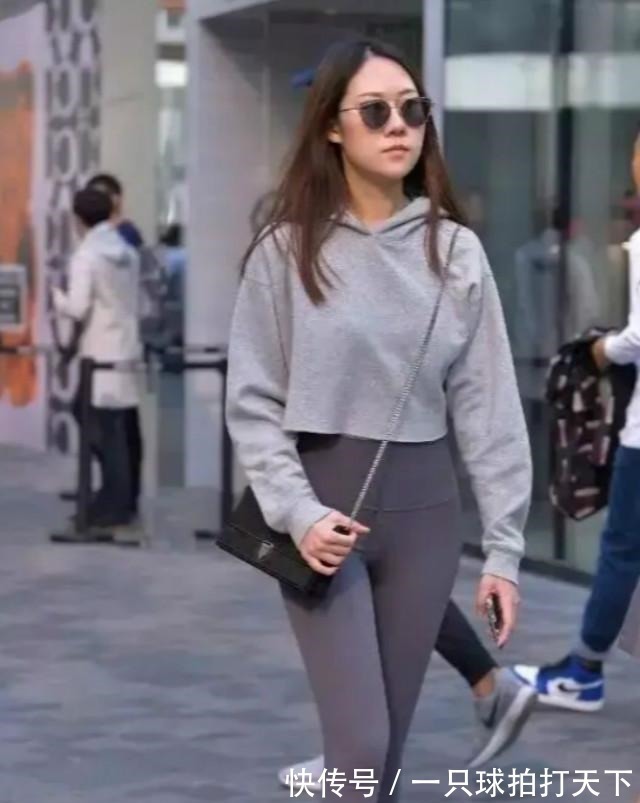 造型 瑜伽裤才是穿搭主角,让造型显得低调耐看,显得大气!