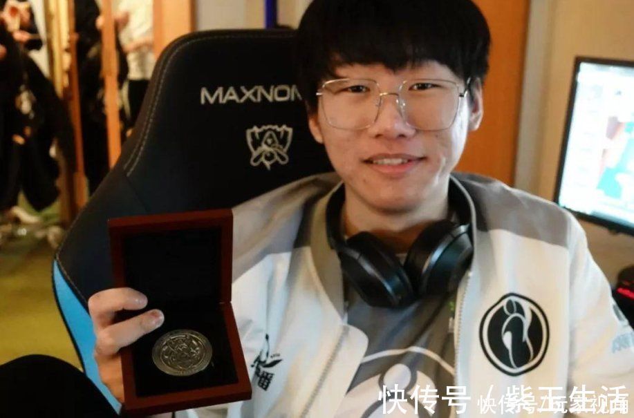 寧王直播被罵哭，F(xiàn)MVP給他太多壓力，輿論跟“私刑”沒區(qū)別