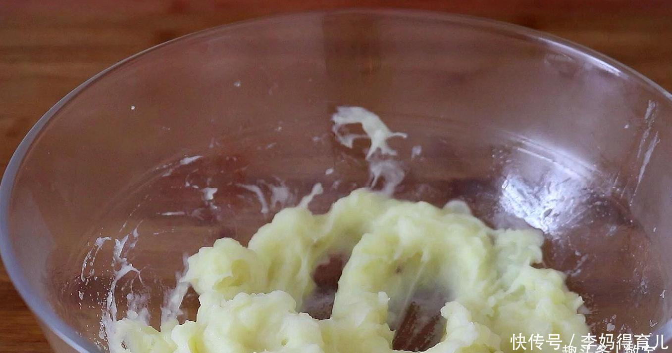 土豆这样做实在太好吃了,饭店都吃不到,外酥里糯,葱香浓郁