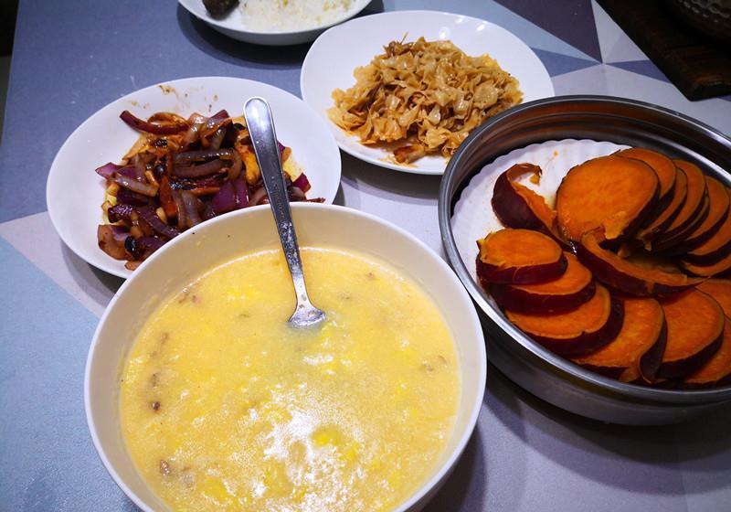 70后夫妻俩的早餐，火了朋友圈，网友：嫁对人，粗茶淡饭也幸福