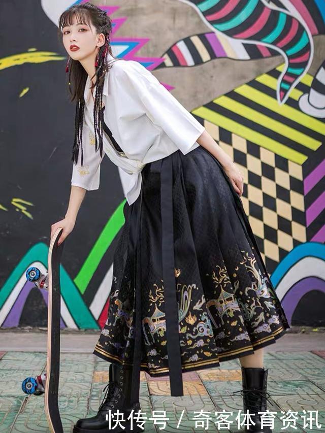 养眼|最近火了一种穿法叫“上面JK,下面汉服”,高级感十足,太养眼