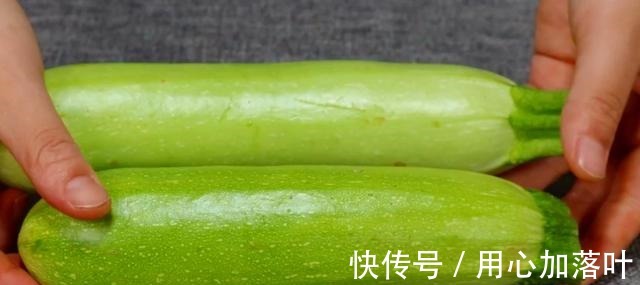 西葫芦鸡蛋|早餐学会这样做,10分钟就出锅,又香又好吃,做法超简单!
