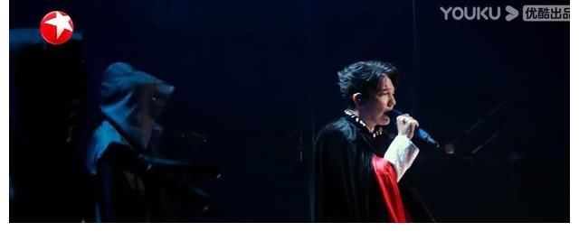 从《歌手》到《追光吧》,一首《Stranger》见证迪玛希的成长