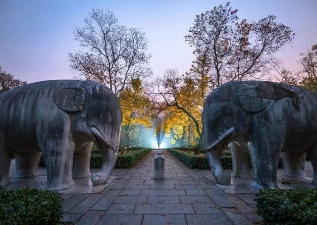 盗掘|朱元璋陵墓就摆在那里，为何能完整保存600年？清朝皇陵却全遭盗掘