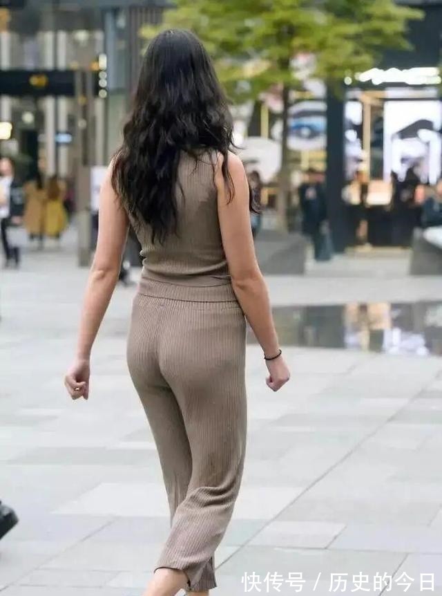 长腿 长腿姑娘适合穿瑜伽裤,选择简洁轻盈的裙型,真佩服她!