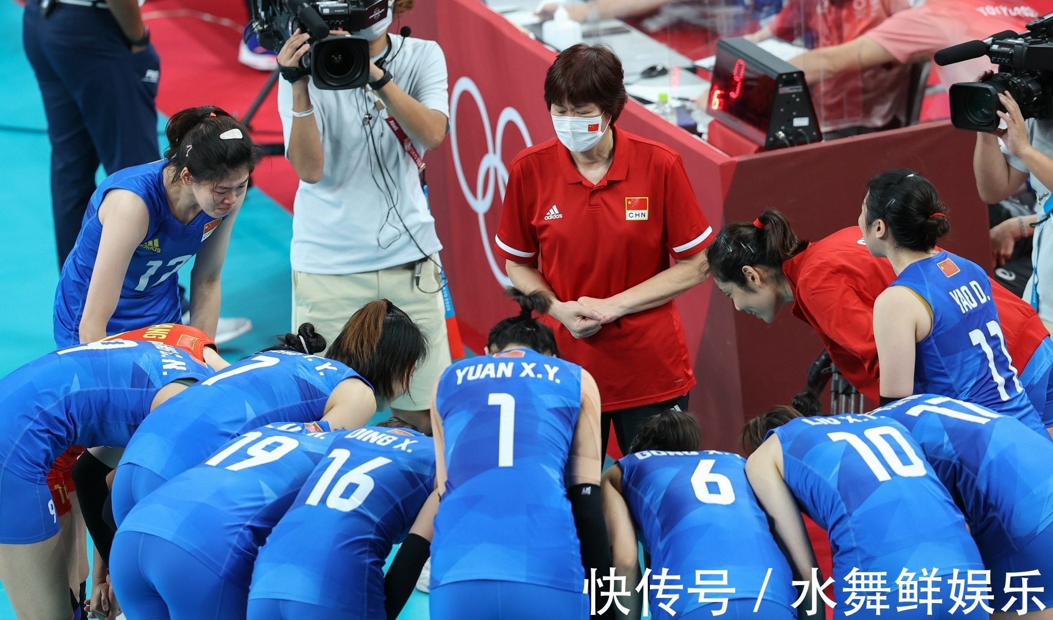 女排|不只摘桃,还要连根挖走!李珊代表中国女排登台讲话,球迷不买账
