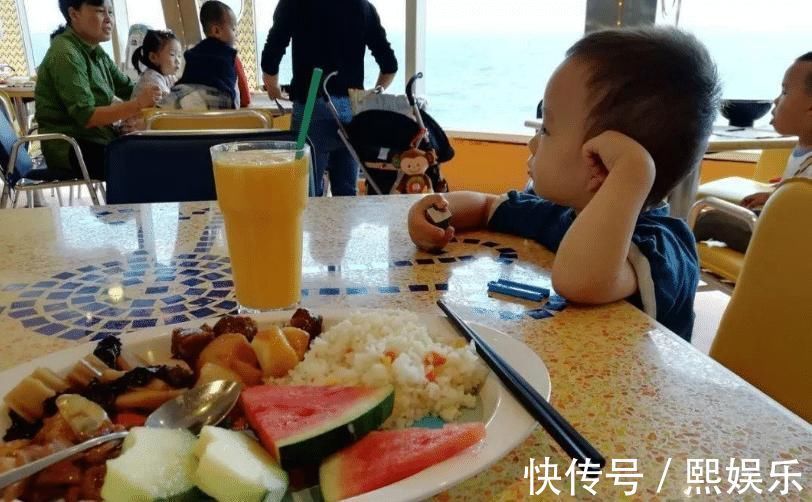 工作|95后全职妈妈占比82%,宝妈为孩子放弃工作,却被误解是懒