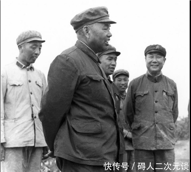 许世友|他当军长时,许世友是副军长,建国后他当了农民,在饥饿中病逝