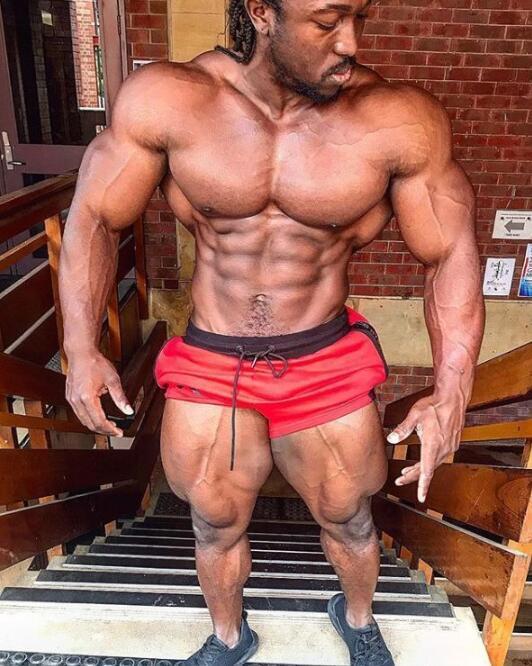 牛蛙腿|26岁小伙坚持练腿，大腿比腰还粗，被称世界上最强壮牛蛙腿