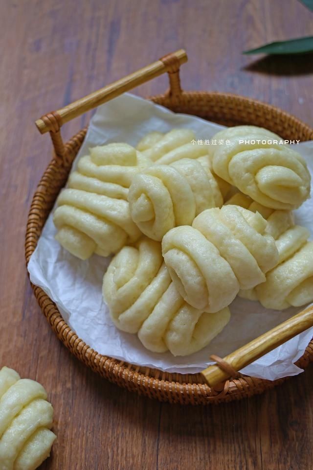 面团|面粉别蒸馒头了,教你做迷你小花卷,没有配菜一口气也能吃好几个