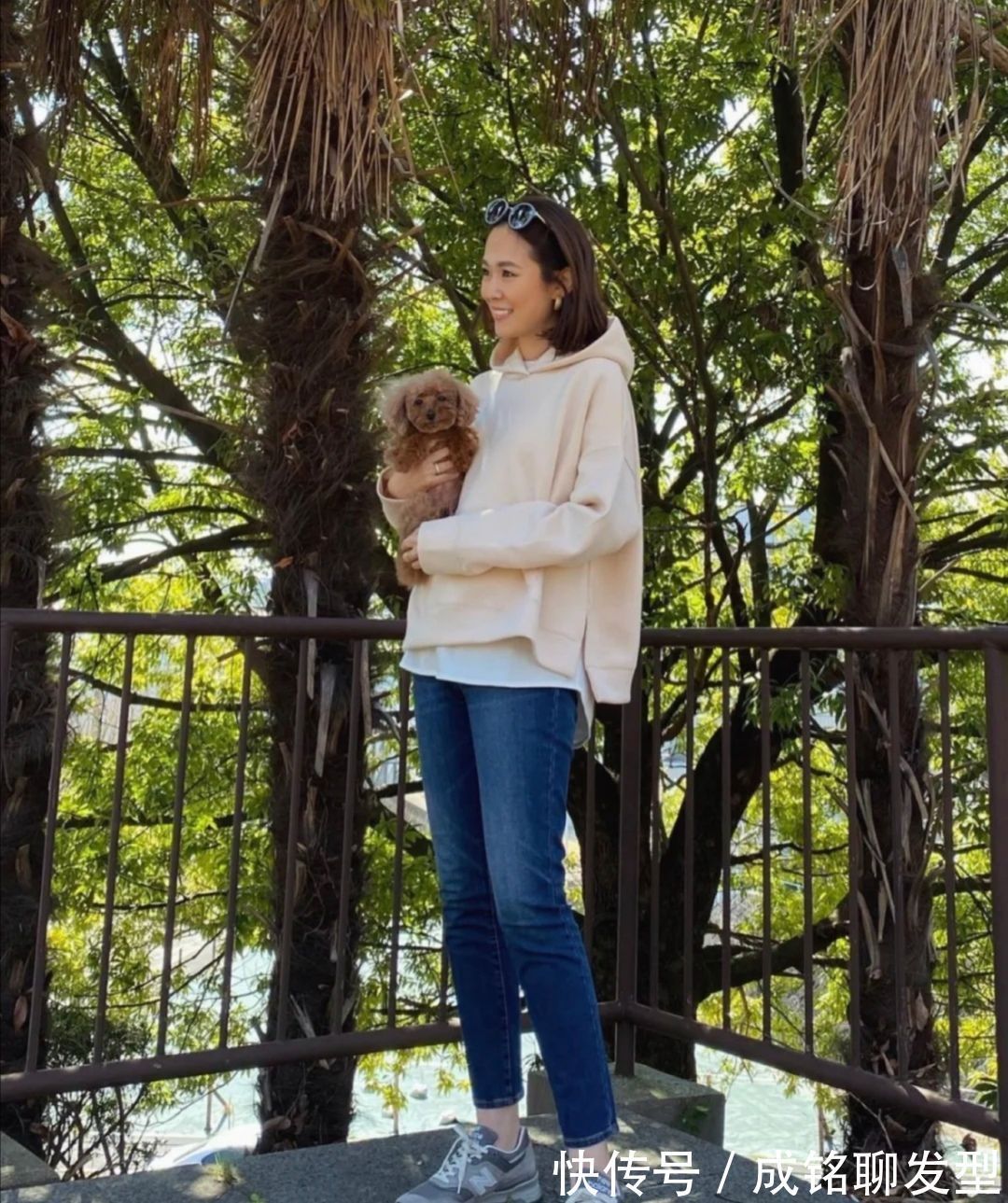 紧身裤 这才是适合50+女性的打扮!简单时尚不扮嫩,优雅老去才是自然