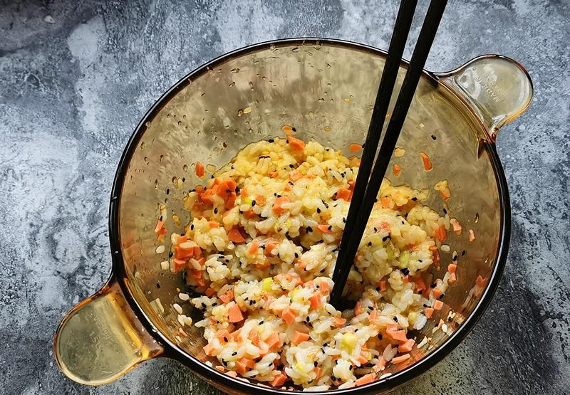 酥脆|剩米饭做的这饼,既是主食也是零食,焦香酥脆,吃起来停不下来!