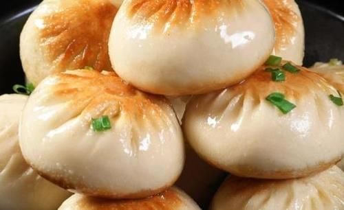 色泽金黄，酥脆焦香松软可口，外皮酥脆，内层松软，咬一口满嘴香