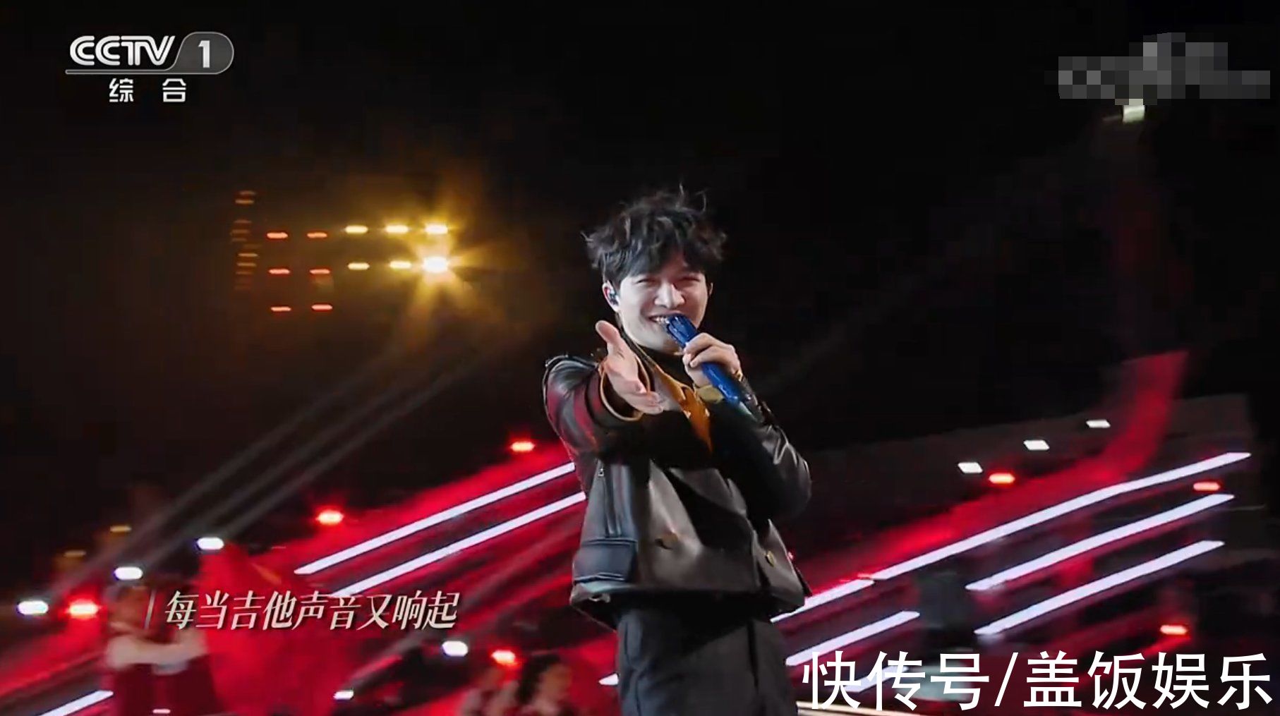 央视跨年晚会:任鲁豫独挑大梁疑口误,学生哽咽回忆袁隆平太催泪