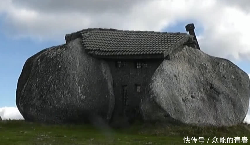 地震|奇特的石头山村，房顶承载着200吨的巨石，要是地震怎么办？