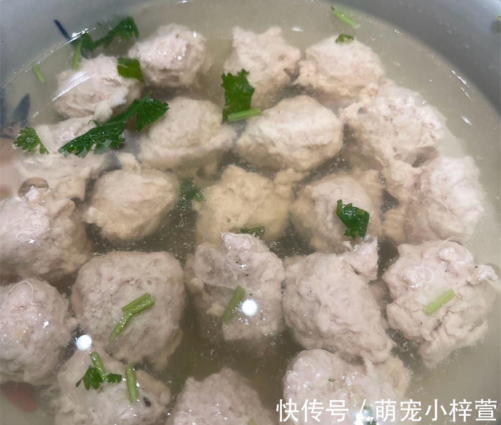 家宴|岳云鹏晒出中秋家宴，一桌子“河南菜”卖相有点差，太接地气了吧