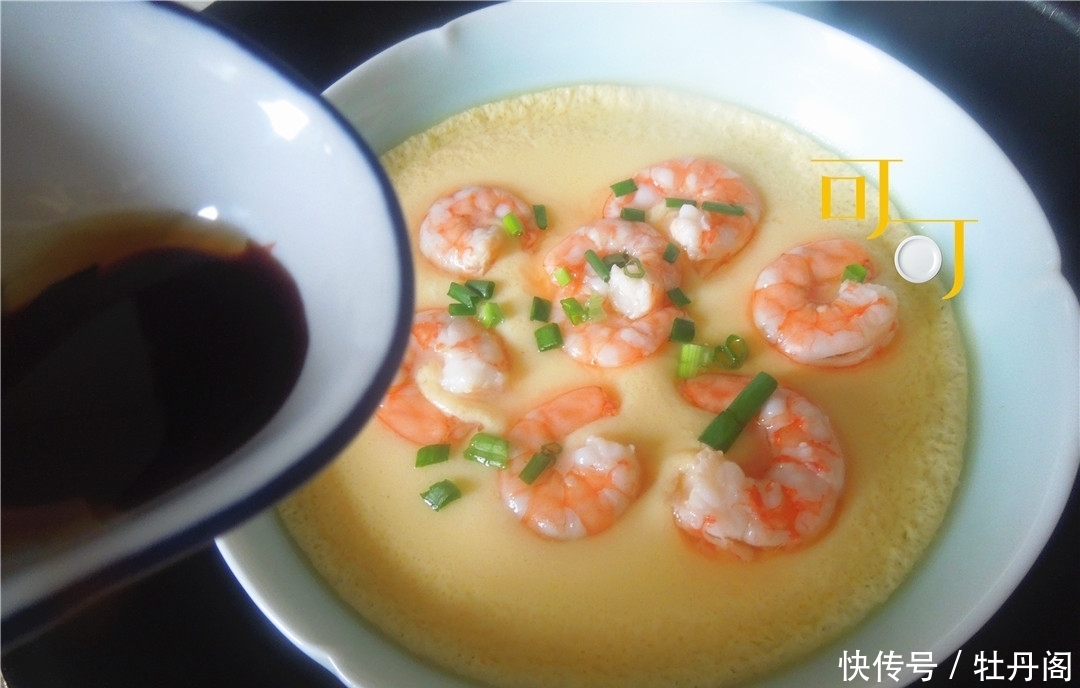 鸡蛋羹这么蒸鲜香滑嫩,老少都爱,我家餐桌上的常客,一学就会