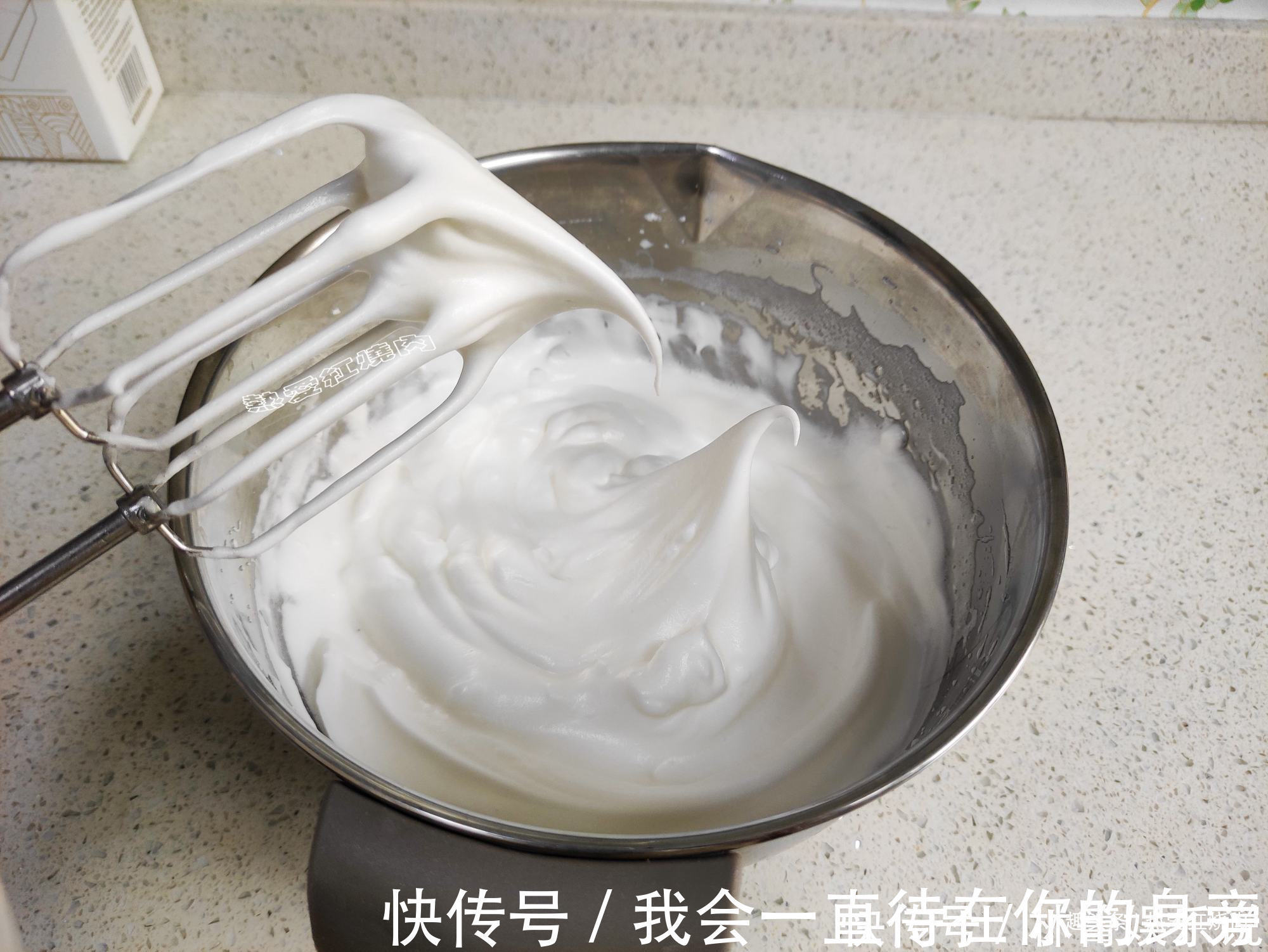 蛋糕|这个蛋糕比戚风还好吃,冷藏后食用更佳,趁现在鸡蛋便宜赶紧做呀