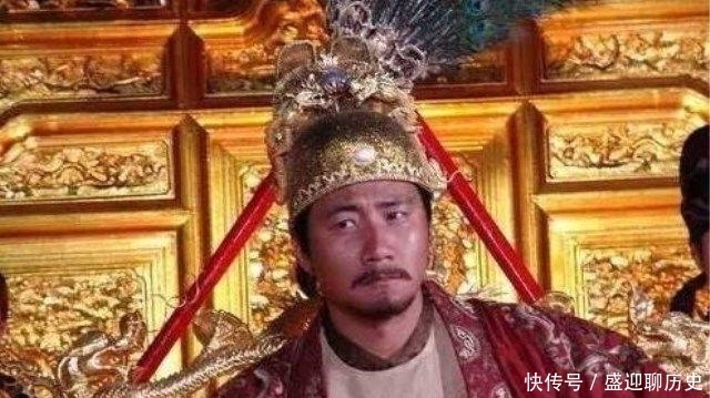 功臣|朱元璋在宴会给功臣夹菜,回家以后,功臣立刻割下2个儿子的头颅!