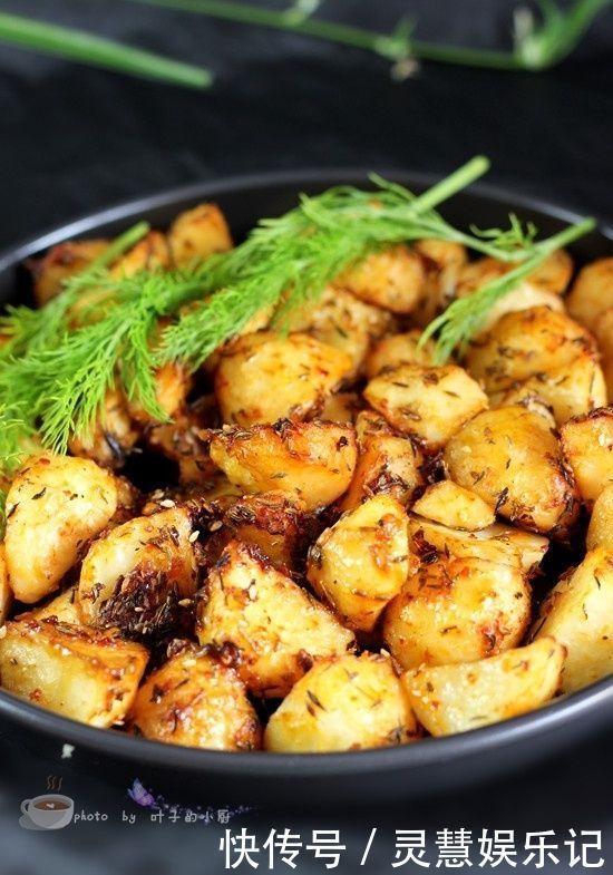 自制麻辣红|土豆从小吃到大,如此做法太好吃,拌2种香料,比肉还香