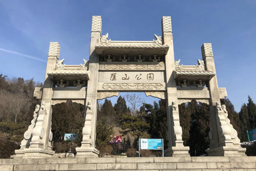 长队|济南“袖珍”公园，一步一景一诗构思巧妙，因为形如箩筐而得名