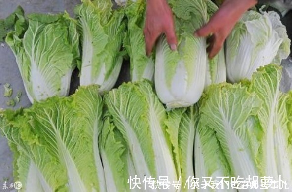 腌酸菜时,别只知道加盐,学会3个技巧,不发霉不起沫,越放越香