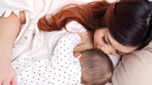 配方奶粉|从孩子出生就不给喂母乳?简直太无知,母乳喂养的好处不止是省钱